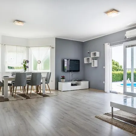 펜션 Three-bedroom In Murvica Gornja *