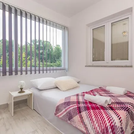 Three-bedroom In Murvica Gornja