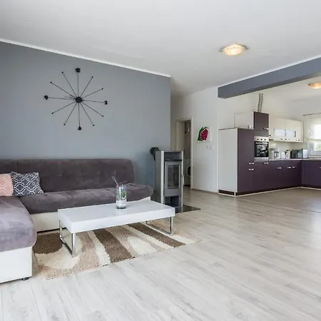 Three-bedroom In Murvica Gornja *