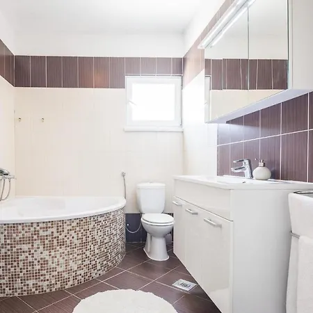 Three-bedroom In Murvica Gornja Brisevo